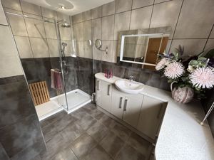 Photo 18- click for photo gallery